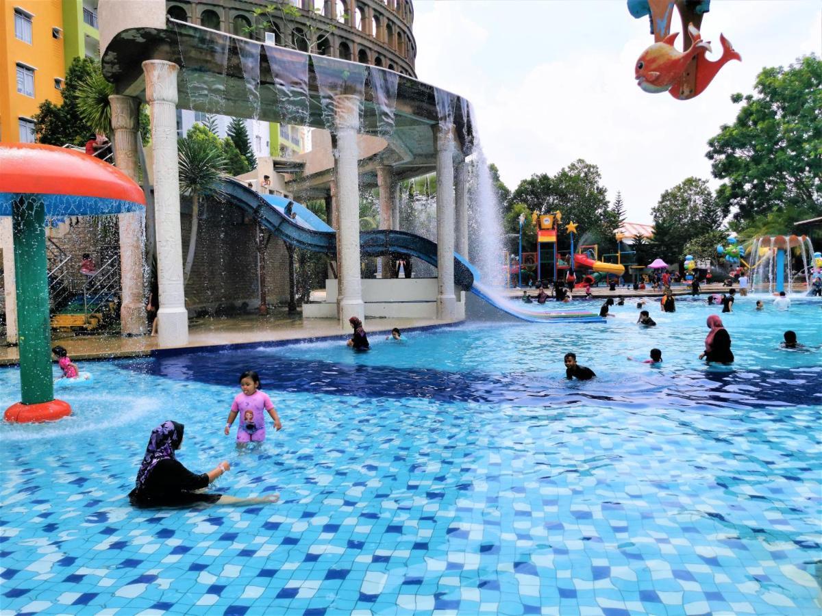 B - Lagoon Water Themepark Suite Melaka Town エクステリア 写真
