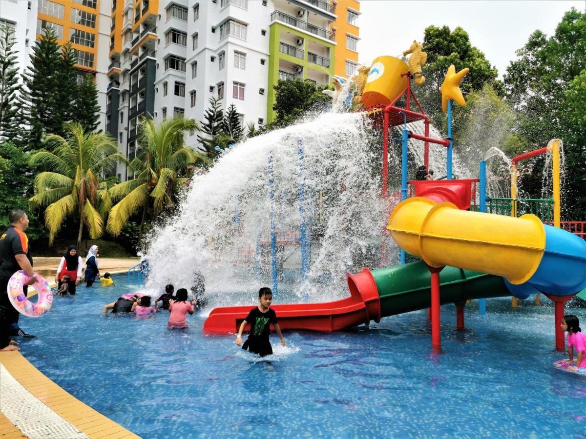 B - Lagoon Water Themepark Suite Melaka Town エクステリア 写真