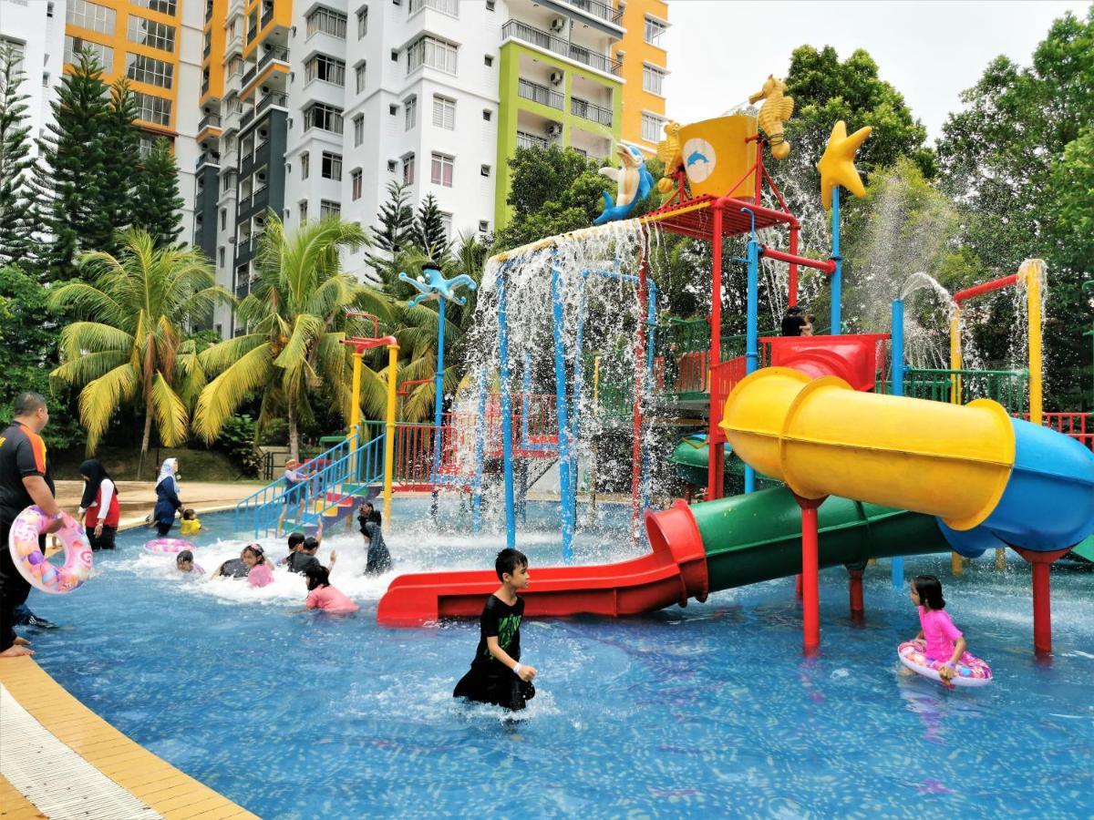 B - Lagoon Water Themepark Suite Melaka Town エクステリア 写真