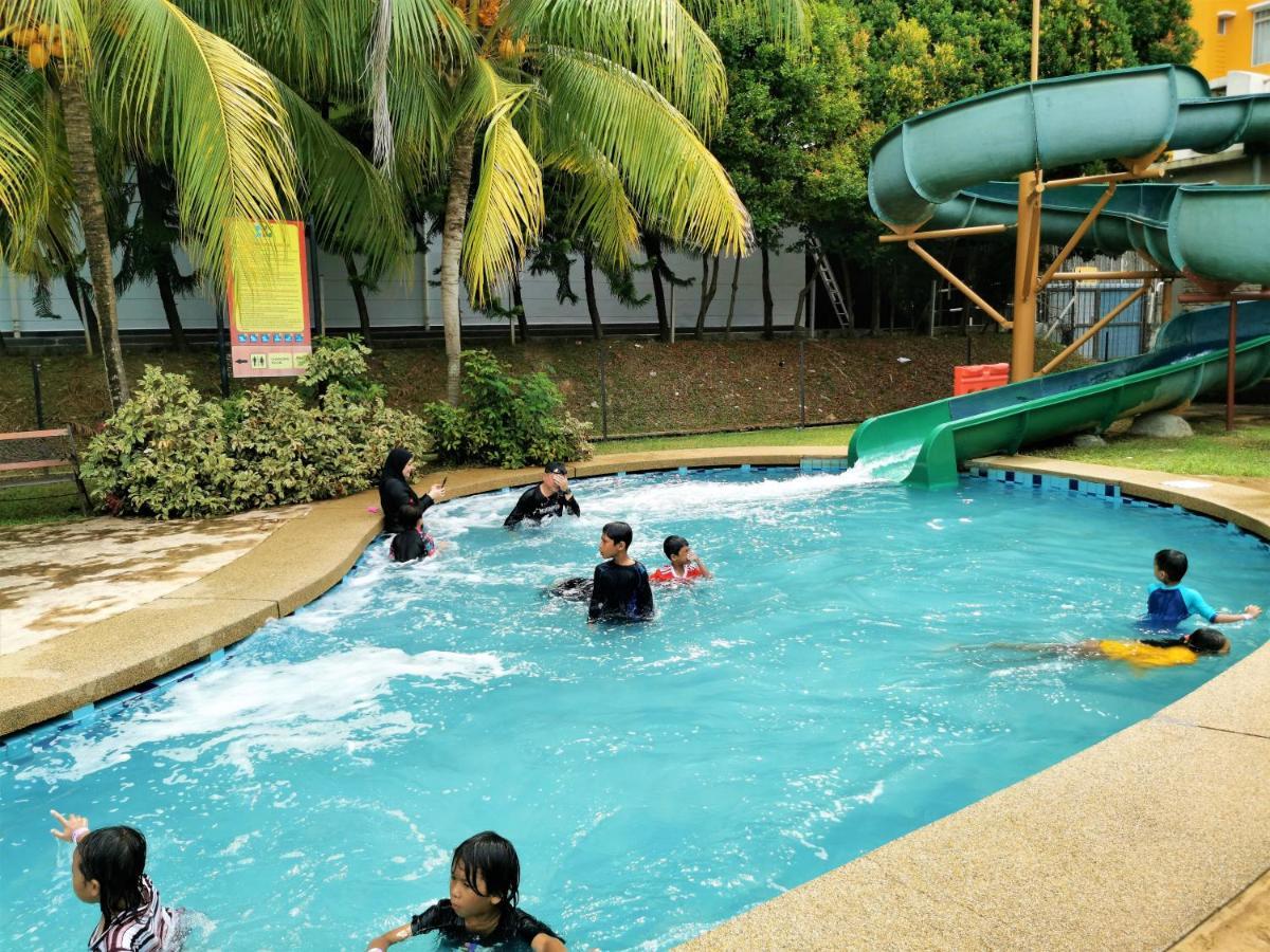 B - Lagoon Water Themepark Suite Melaka Town エクステリア 写真